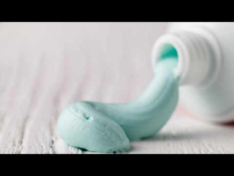 Video: Il dentifricio secca i brufoli?