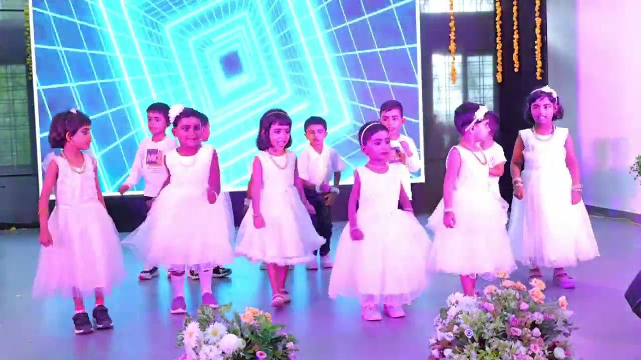 കുഞ്ഞുമക്കളുടെ ഡാൻസ്