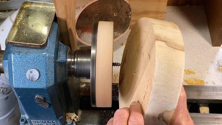 Richard Raffan throws a bowl blank on a screw chuck