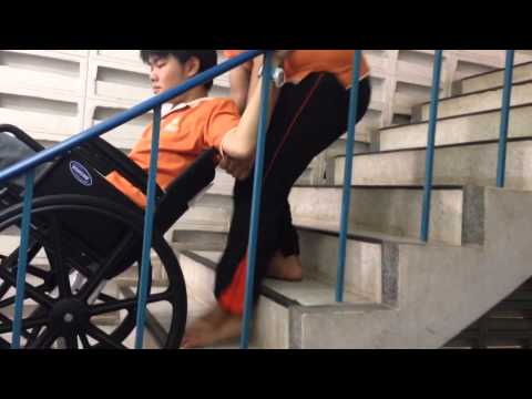 วีดีโอ: วิธียกรถเข็นเด็กขึ้นบันได