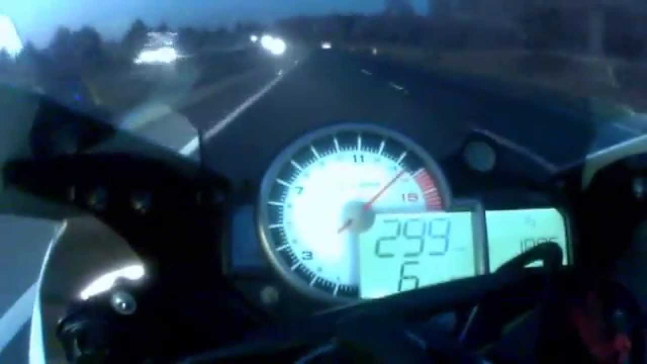 Едем 300 км в час. Спидометр БМВ 1000рр. BMW 1000rr спидометр. BMW s1000rr стрелка спидометра. BMW s1000rr 299 на спидометре.