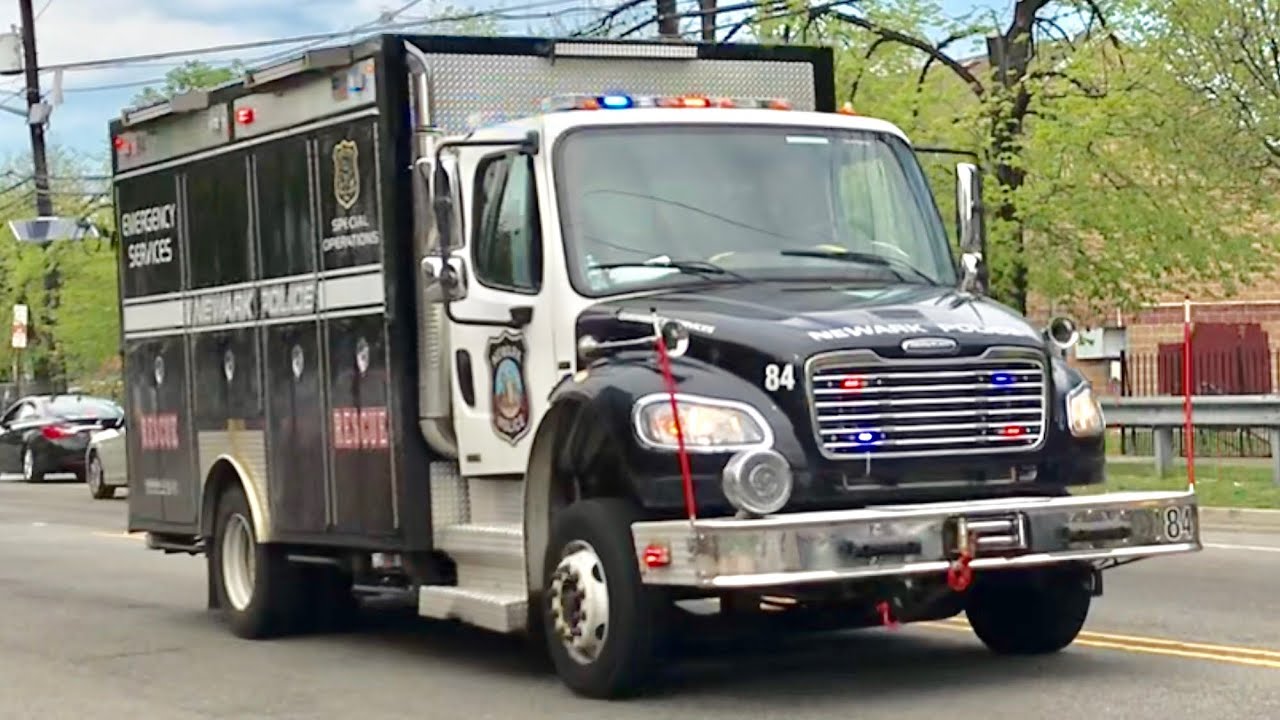 NEWARK POLICE DEPARTMENT ESU TRUCK 84 RESPONDING ON BERGEN STREET IN