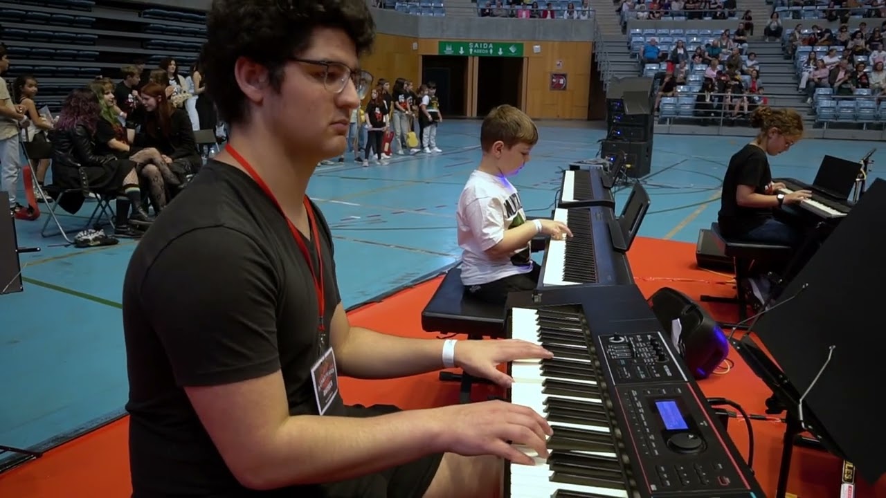 A Casa do Rock - Festival Fin de Curso 2024 "Tones and I - Dance Monkey"