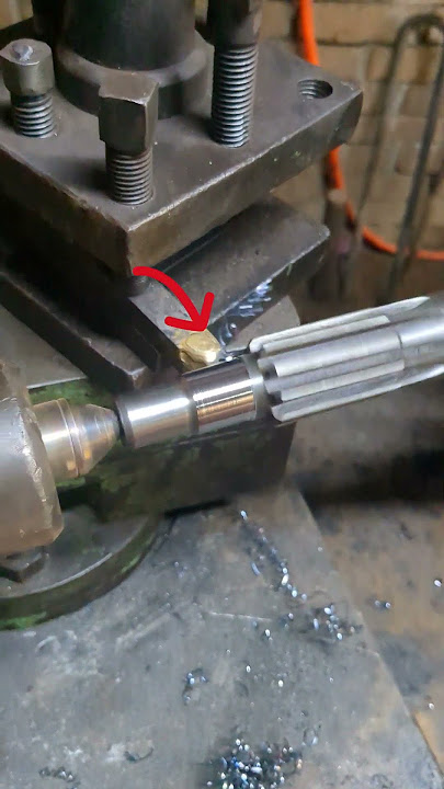 High speed lathe c u t ting #shortfeed #works #lathe #engineering #machine #asmr
