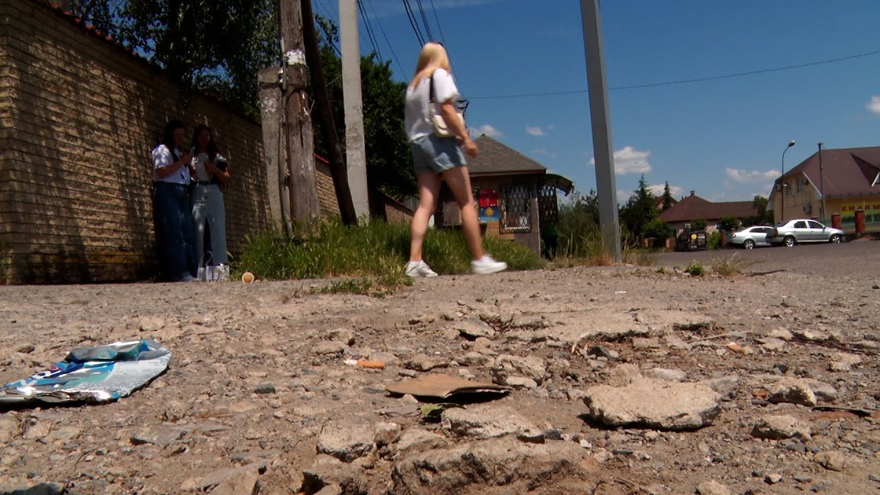 Місто зі зруйнованими тротуарами: в Мукачеві чимало пішохідних артерій потребують ремонту