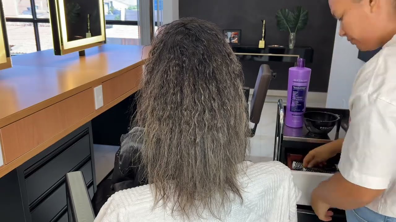 PROGRESSIVA BLOND DA PROHALL EM UM CABELO CACHEADO - LISO NATURAL DE PRIMEIRA