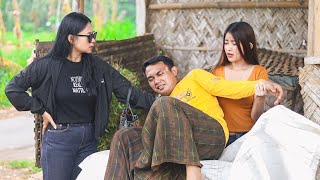 PRETENDING TO LIVE IN A RANDOM HOUSE WHEN HIS WIFE RETURNS FROM ABROAD, HE IMMEDIATELY DIVORCE HI...