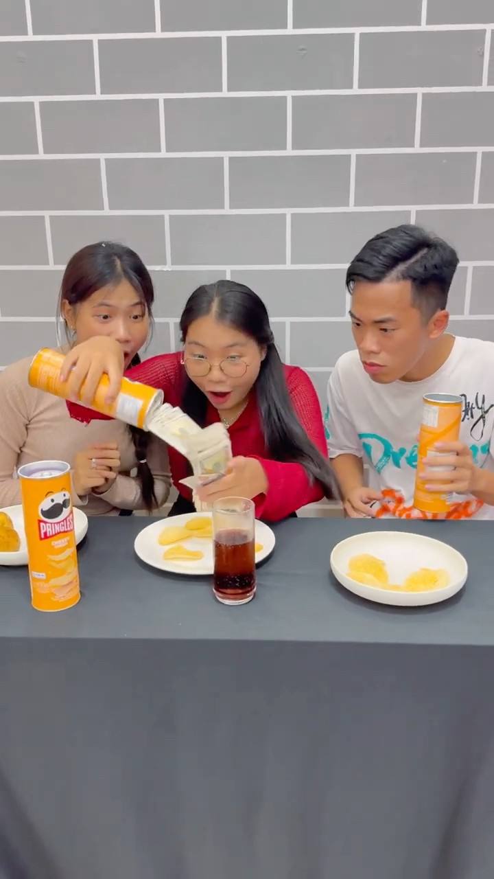 SH - LAYS Magic Potato Chips Tube ?? #shorts