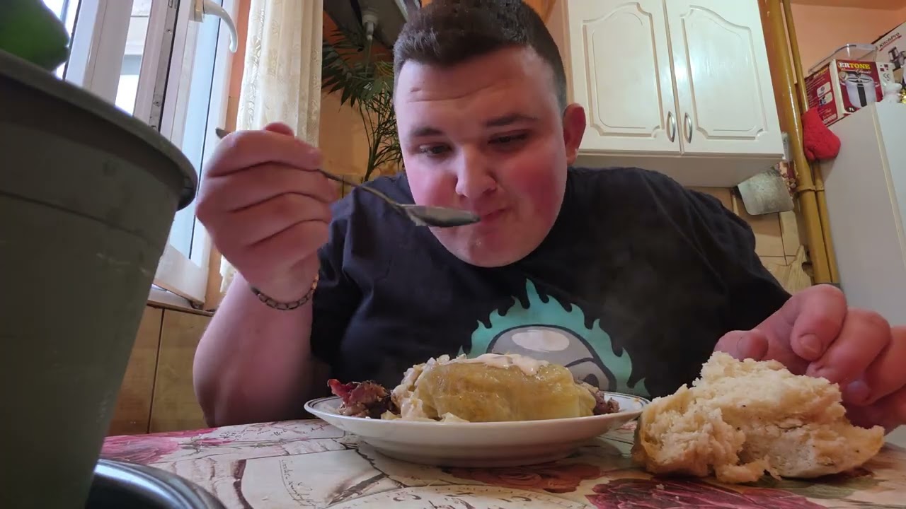 SARMALE LA MAMA GETA SUNT GATA ,BOȘOROGU O ENERVEAZĂ ȘI ÎN AJUNUL CRĂCIUNULUI 