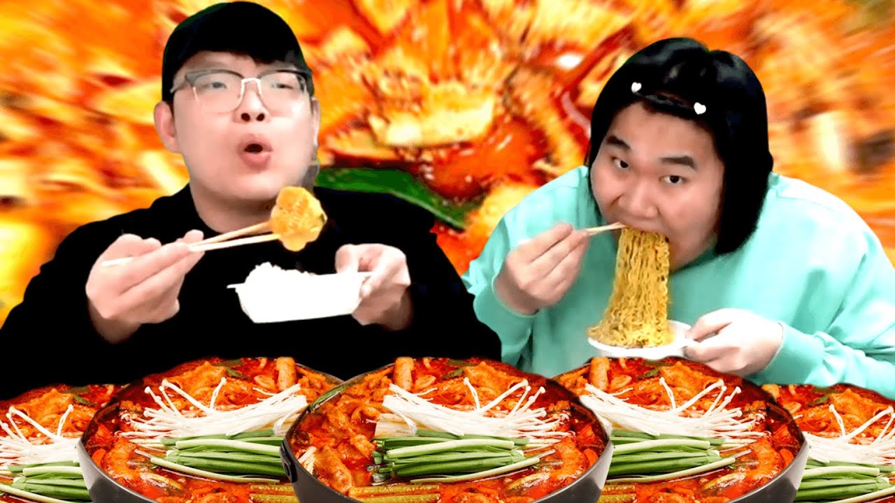 5시간 굶고 곱창전골에 라면사리 넣고 한입 ㅁㅊ;;