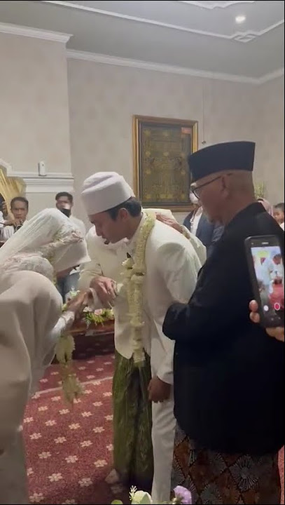 GUS AZMI Gemeter saat pertama kaliBertemu dengan istrinya #syubbanulmuslimin