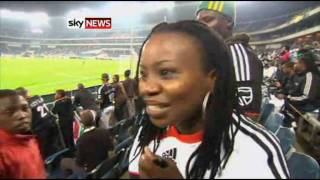 Vuvuzelas Lärm im Fußballstadion Fantrompeten aus Südafrika