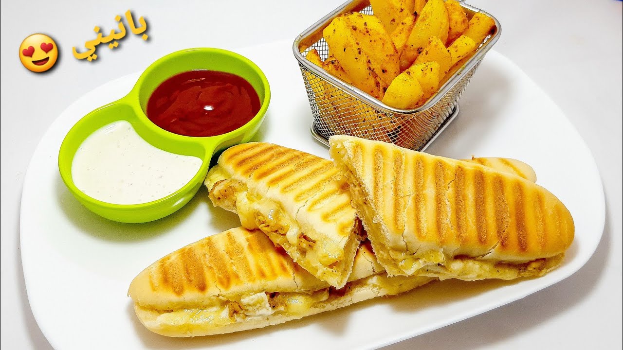 أروع بانيني ممكن جربوه بخبز خفييييف و ساهل راح تنساو البانيني تاع برا Panini maison