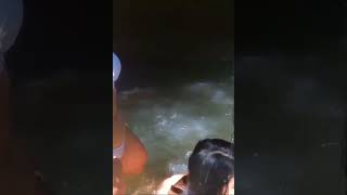 Cewek mandi di sungai air terjun#shorts #bahenol#hot#montok#mandi#disungai