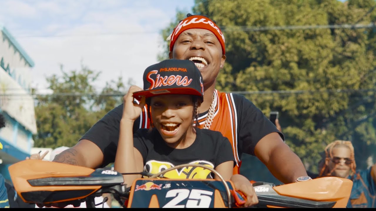 Watch El Boke, La Tukiti - La Tiene (Video Oficial) on YouTube Watch El Boke, La Tukiti - La Tiene (Video Oficial) on YouTube