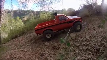 RC4WD TRAILFINDER 2 vs AXIAL SCX10 TRUCK