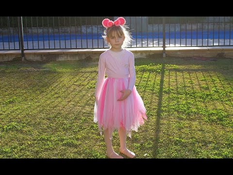 How to create an Angelina Ballerina dress up