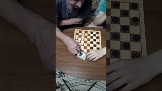видео: Играли в шашки картинка: Играли в шашки