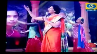 Padmaja Phenany Joglekar sings "UNCH UNCH MAZA ZOKA..."