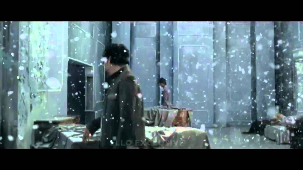 Песня киркорова про не ту дверь. Клип Киркорова снег. Киркоров кадры из клипа снег.