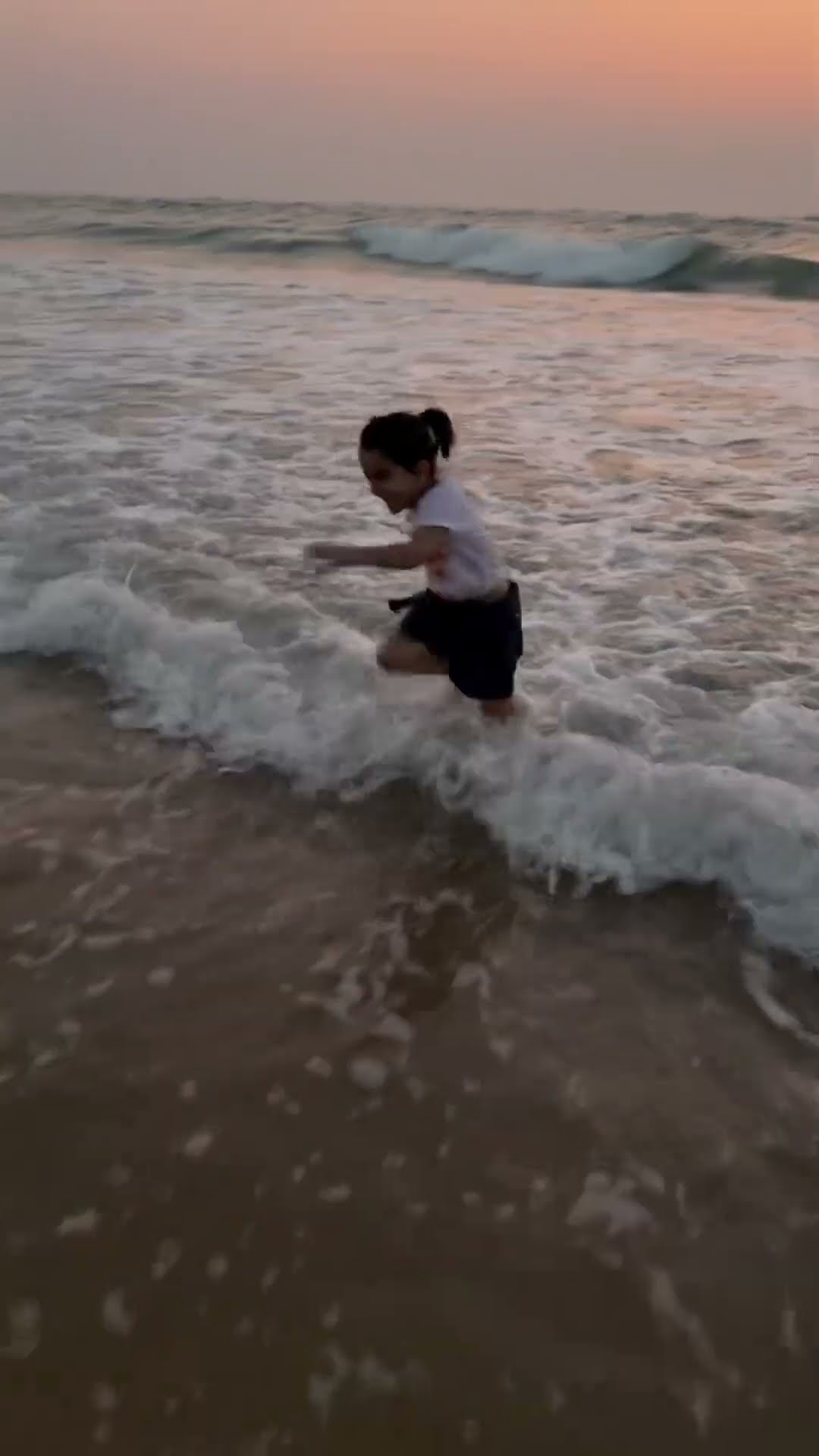 Tinku Masti In Beach ???