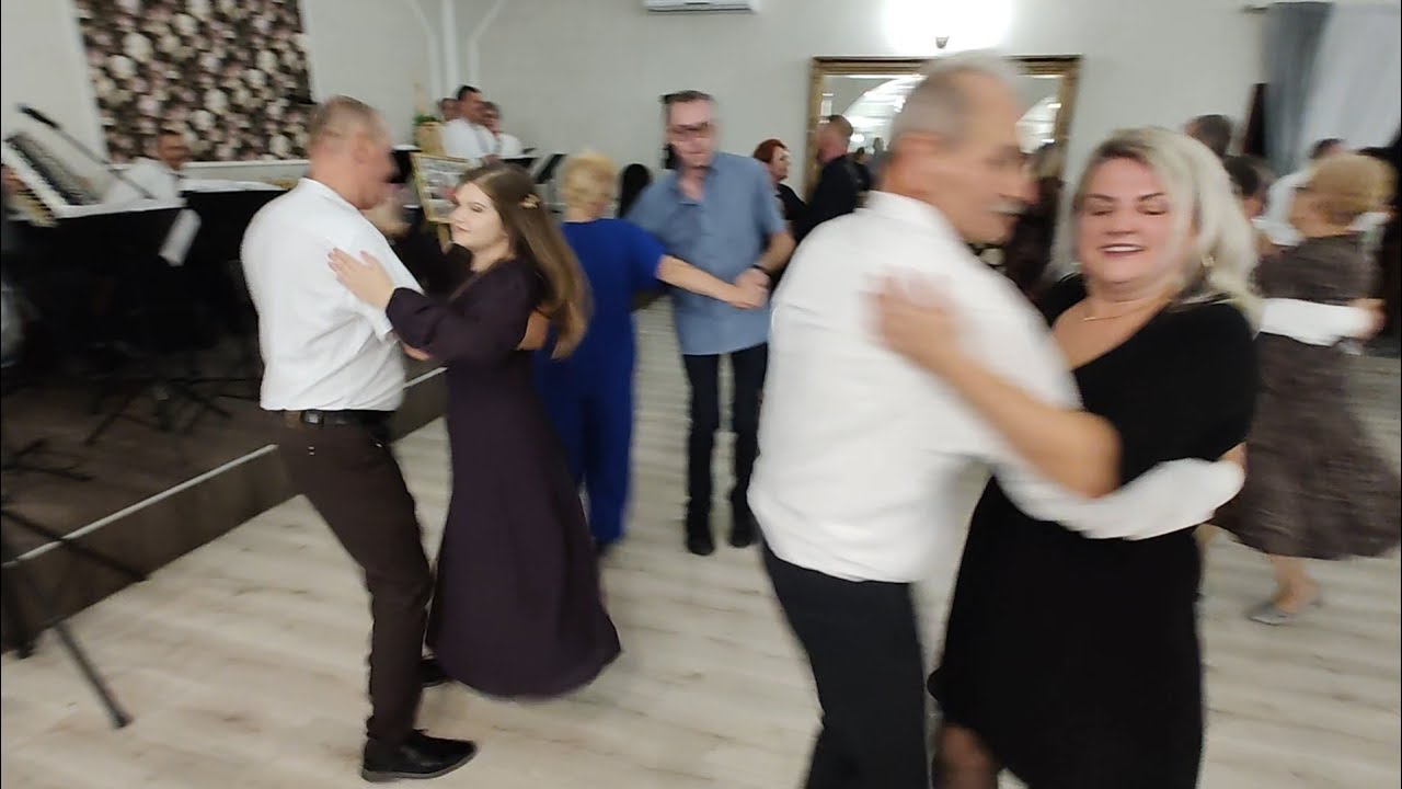 18 10 2025 Odjazdowe OBERKOWE HULANKI z Kapelą Stąporkowską w Złotym DWORZE 