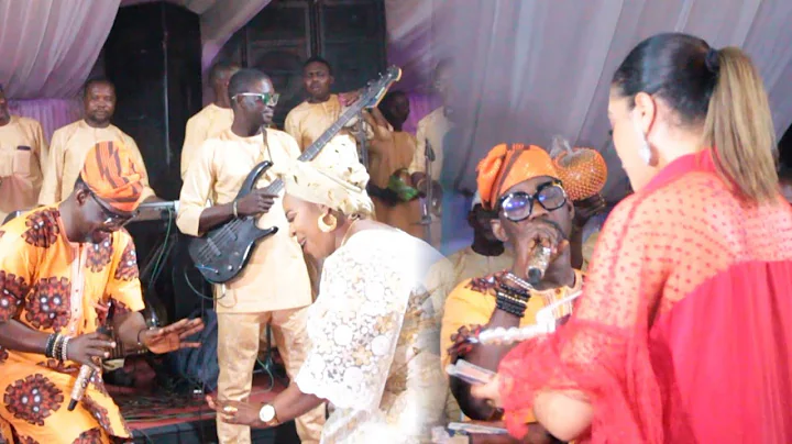 MOMENT VETERAN ACTRESS MADAM SAJE CHALLENGE PASUMA ON STAGE, ADUNNI ADE SPRAY MONEY AS SHE JOIN THEM
