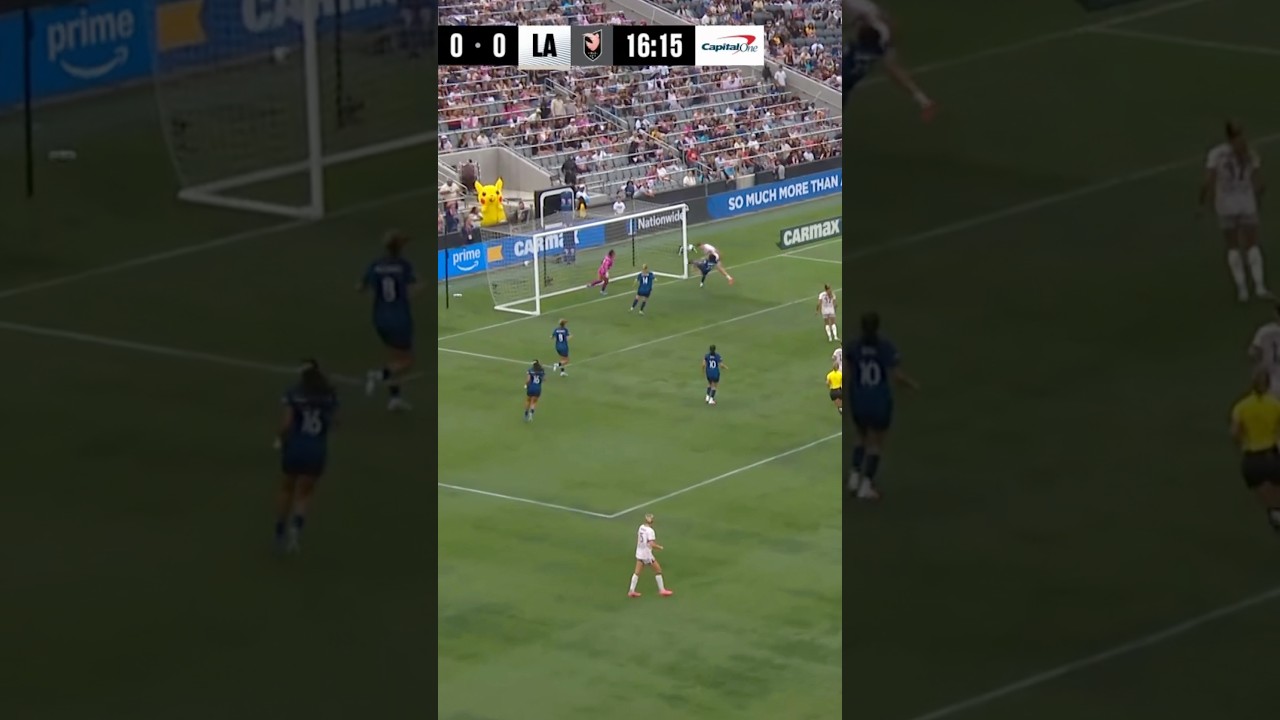 Maira Niehues risks it all and scores ⚽️🎯 #nwsl #football #soccer