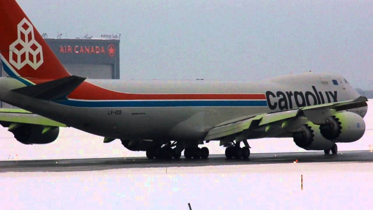 [HD] Cargolux Boeing 747-8 Taxiing and Takeoff In Snowy CYUL Runway 24R ...
