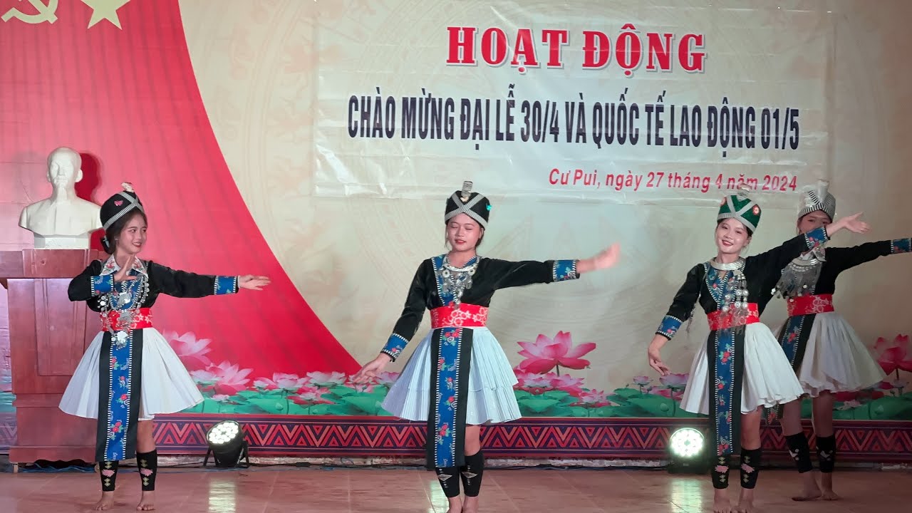 Красивые песни хмонгов, очень хорошее исполнение