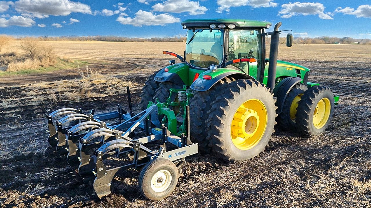 Завершение осенних полевых работ этого года (глубокая обработка почвы)