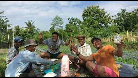 Anak desa dan gadis kota