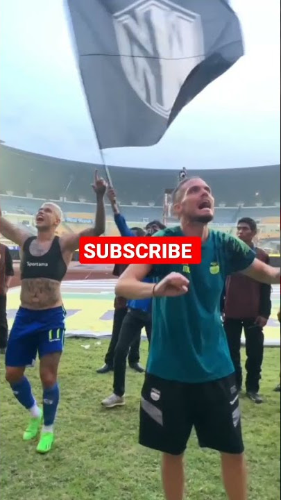ciro Alves asik sekali bernyanyi bersama Bobotoh Persib Bandung #shorts #persib