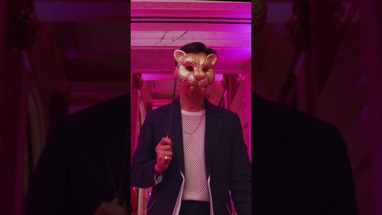 The red carpet is strictly masks off ❤️ 