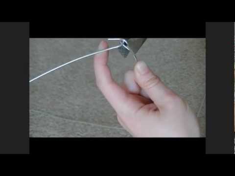 Video: Chic On The Cheap: How to Make a Bed Canopy