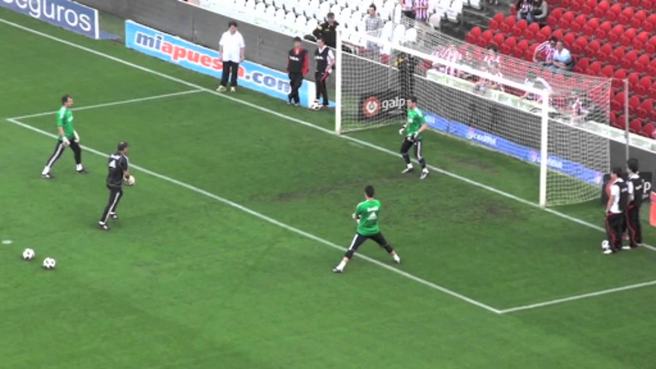 CALENTAMIENTO IKER CASILLAS - SILVINO LOURO