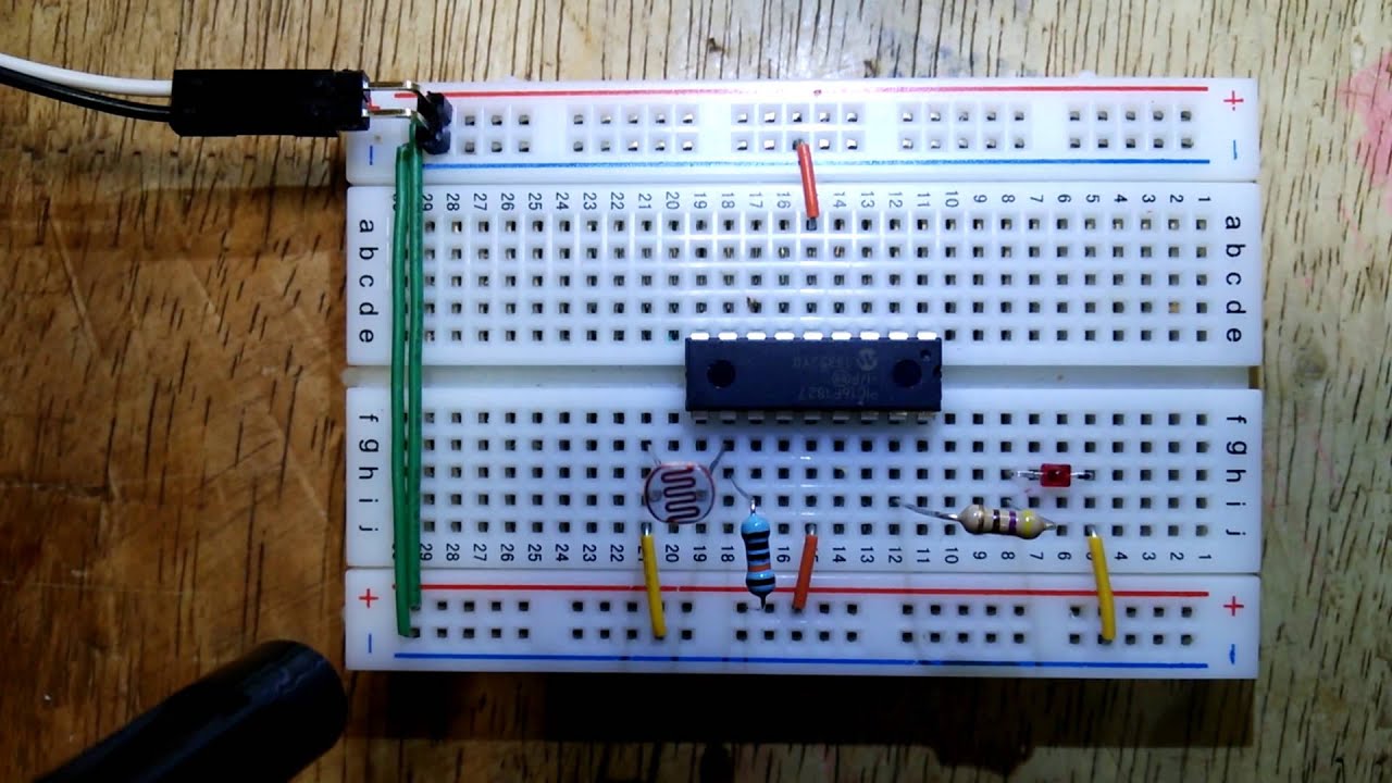 CdS LED PIC16F1827 - YouTube