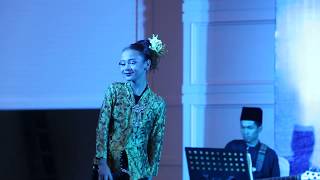 Adriana Azzara - Bunga Tanjung