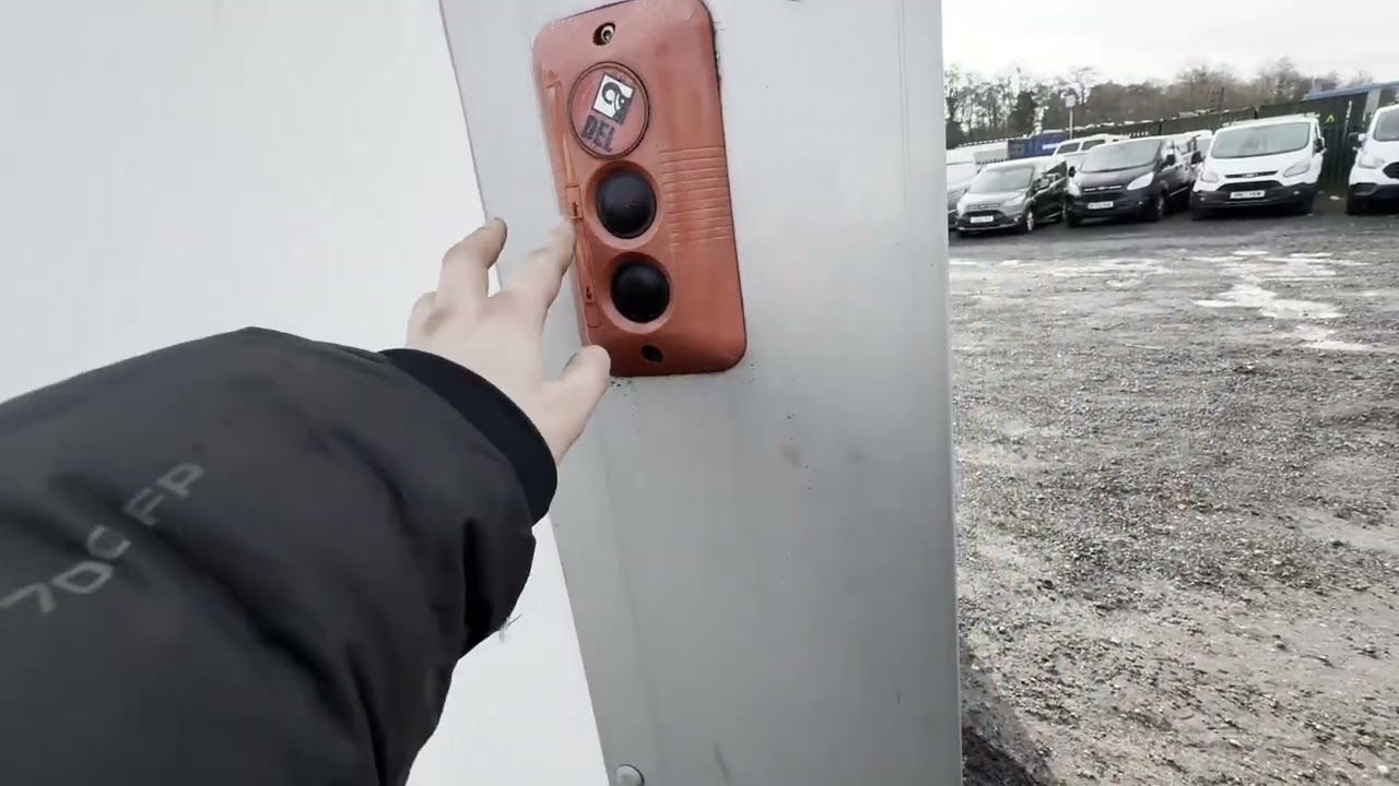 CN70CVW-70 Plate Citroën Relay Boxer Transit Luton box van 95k needs engine repair NoVat