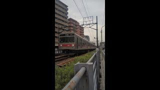 東急池上線（東京急行電鉄1000系電車1021F）蒲田駅行を蓮沼駅の蓮沼1号踏切で撮影（東京都大田区・鉄道）TOKYU Ikegami Line near Hasunuma Station TOKYO