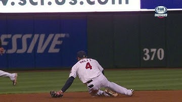 CWS@CLE: Aviles makes a fine sliding stop at third