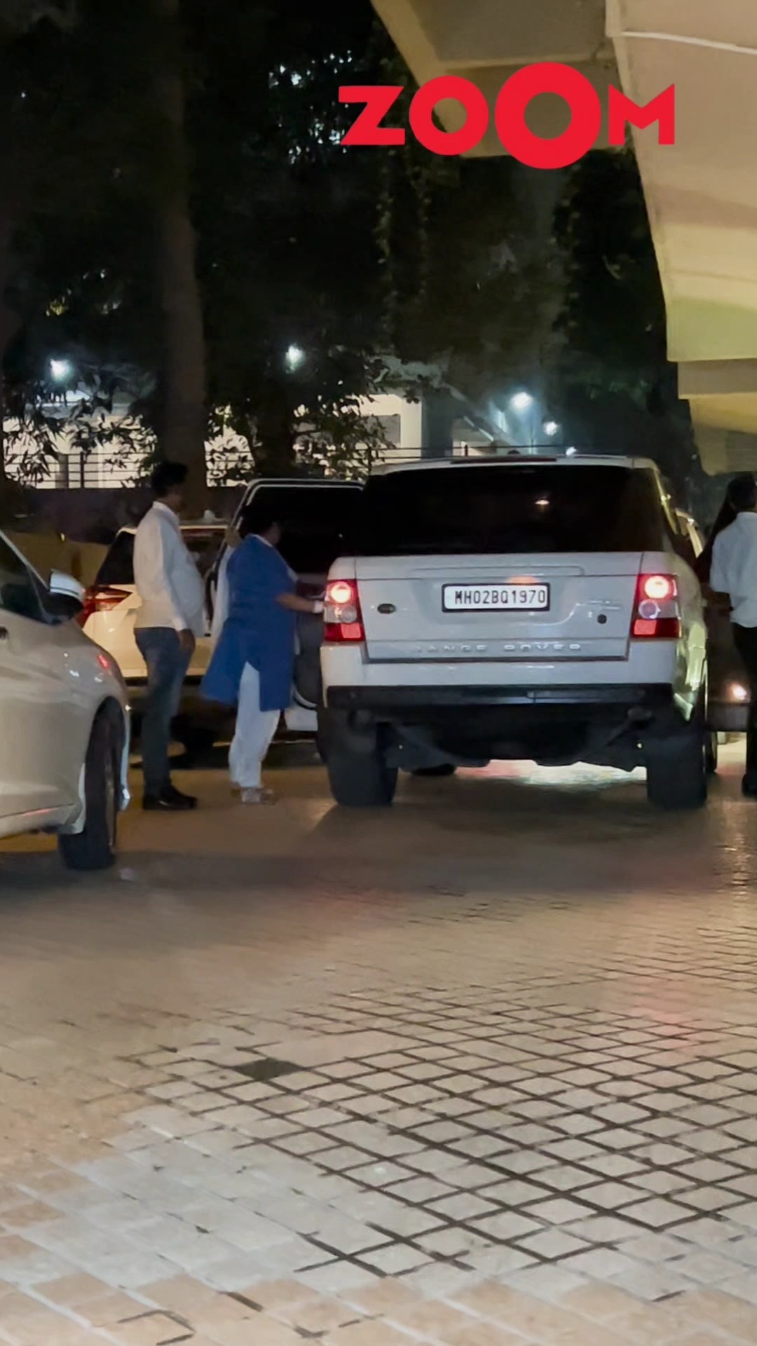 Saif-Kareena's Maid ARRIVES at Karisma's house post interrogation on Saif's attack #shorts