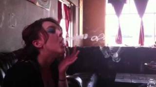 Smoking Hot Chick - Bubbles going rapid fire