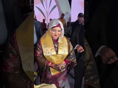 تكريم أسرة الخندقاوي للفنانة ندى القلعة علي دورها الوطني ودعمها للجيش السوداني  
