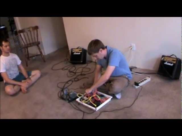 Loren Knack at Apartment Music #12 minimal electronics improvisation