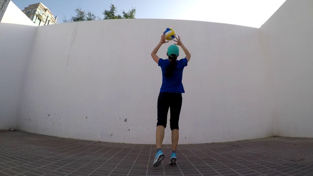 How to play volleyball by yourself =) YouTube
