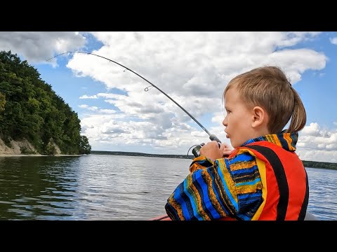 Поехали с ребенком за окунем, а поймали... Первый СУДАК сына! :) Рыбалка с сыном на спиннинг
