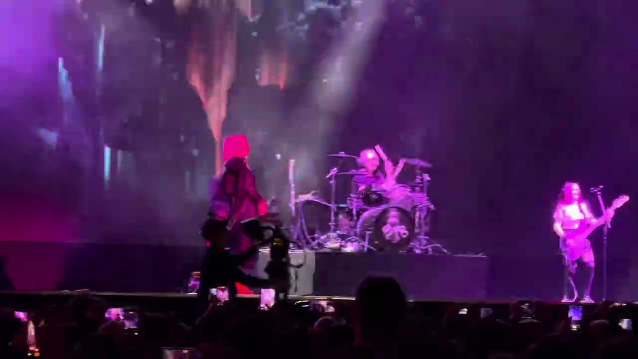 Garbage - Stupid Girl / Live México City at Corona Capital 2025.