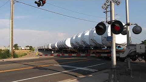 Northbound BNSF C44-9W #4075 passing MP 6.06 on the BNSF Front Range Subdivision.