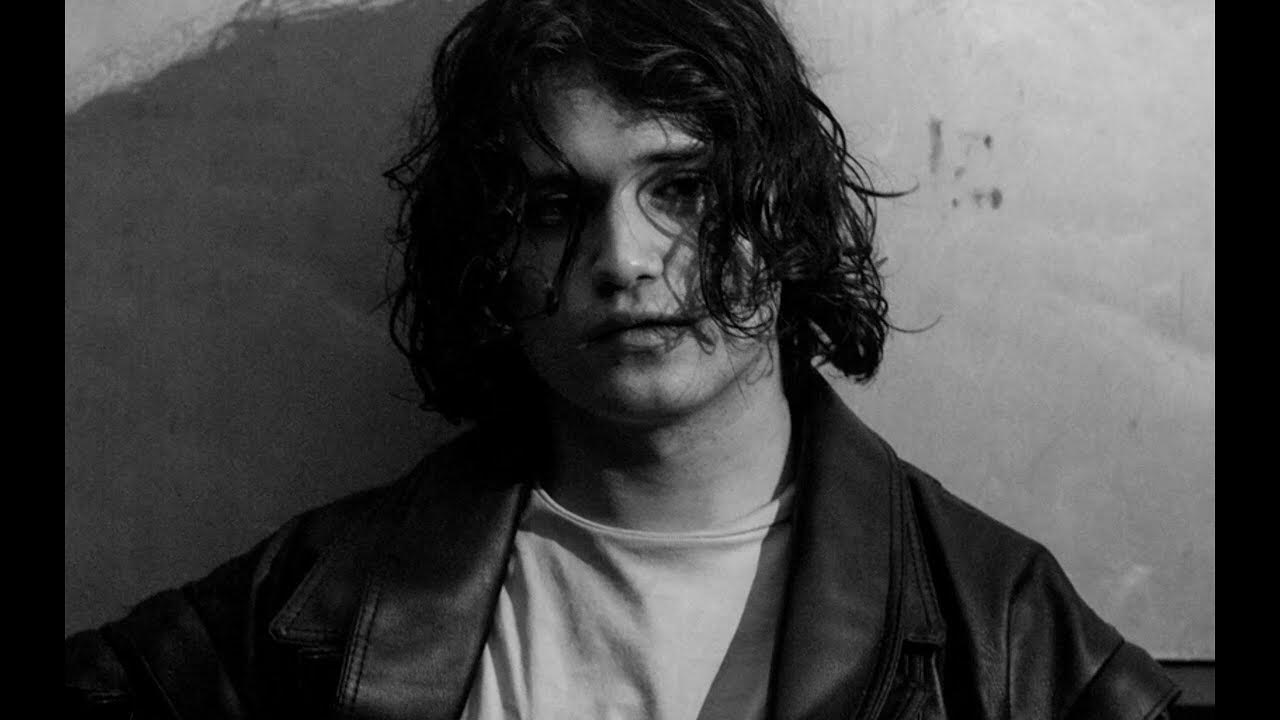 Огни салуки. Стыд или слава saluki 104. Saluki рэпер. Огней saluki обложка. Anika saluki огни.